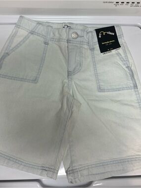 art class Soft Cream Bermuda Shorts with Topstitch Detail